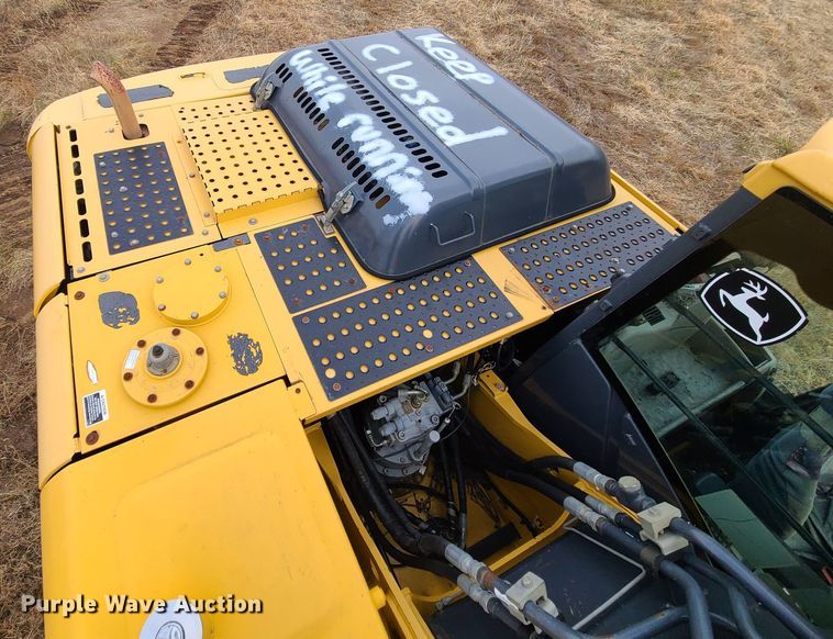 image for item JW9785 2012 John Deere 200D  excavator