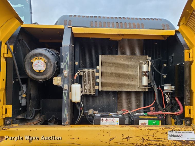 image for item JW9785 2012 John Deere 200D  excavator