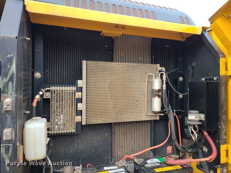 image for item JW9785 2012 John Deere 200D  excavator