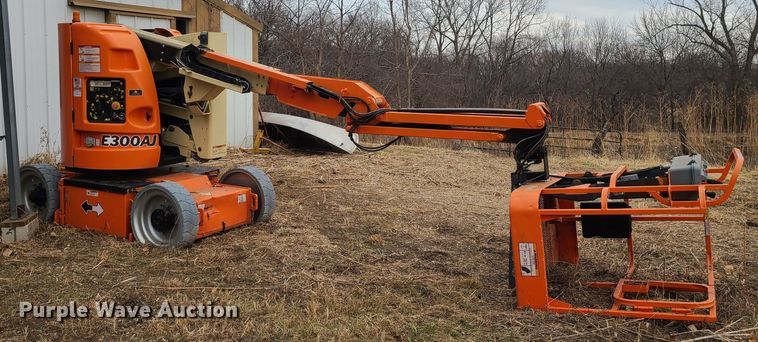 image for item JW9788 2007 JLG E300AJ  boom lift