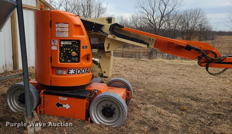 image for item JW9788 2007 JLG E300AJ  boom lift