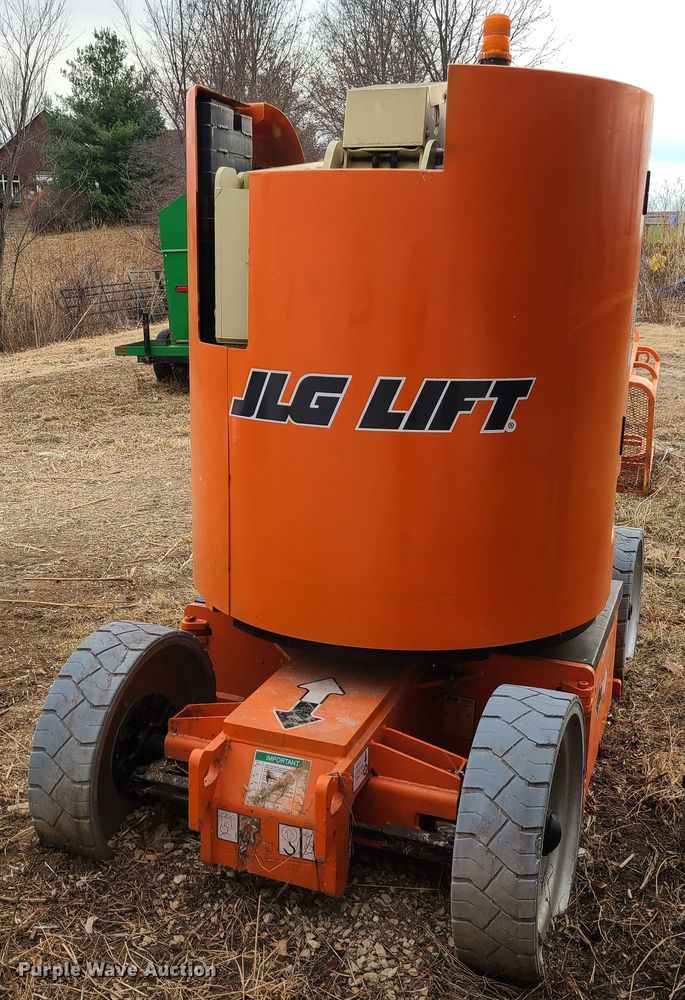 image for item JW9788 2007 JLG E300AJ  boom lift