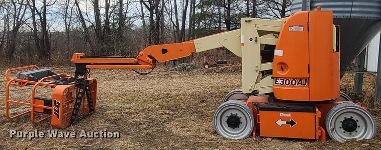 image for item JW9788 2007 JLG E300AJ  boom lift