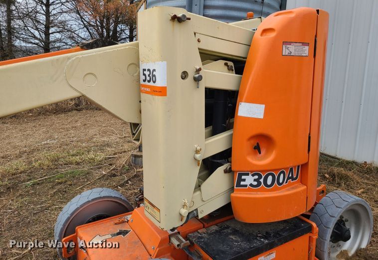image for item JW9788 2007 JLG E300AJ  boom lift