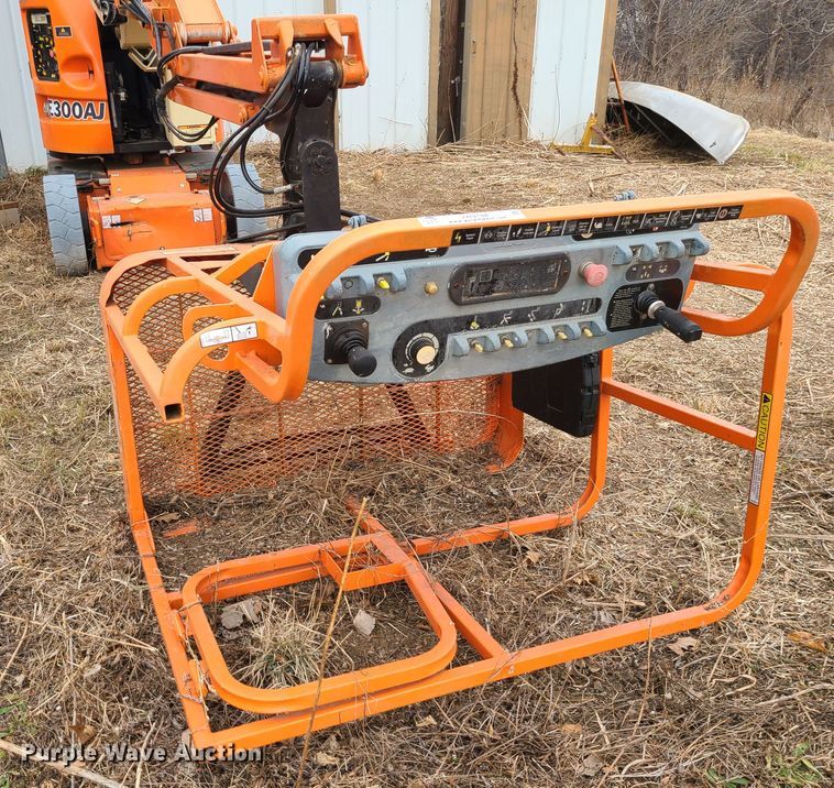 image for item JW9788 2007 JLG E300AJ  boom lift