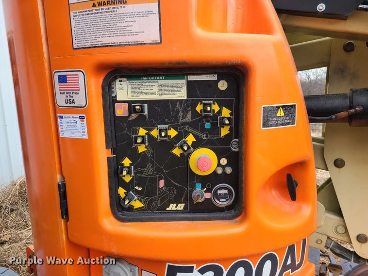 image for item JW9788 2007 JLG E300AJ  boom lift