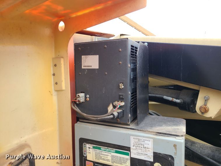 image for item JW9788 2007 JLG E300AJ  boom lift