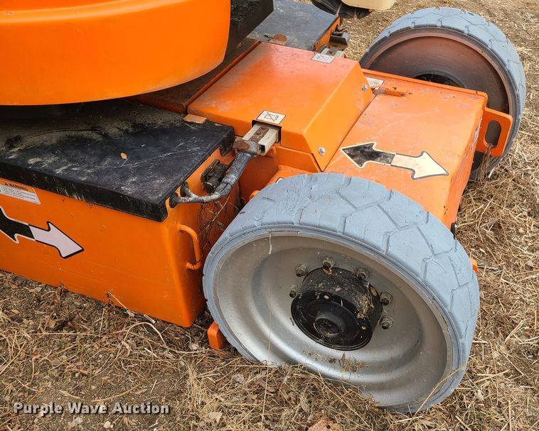 image for item JW9788 2007 JLG E300AJ  boom lift