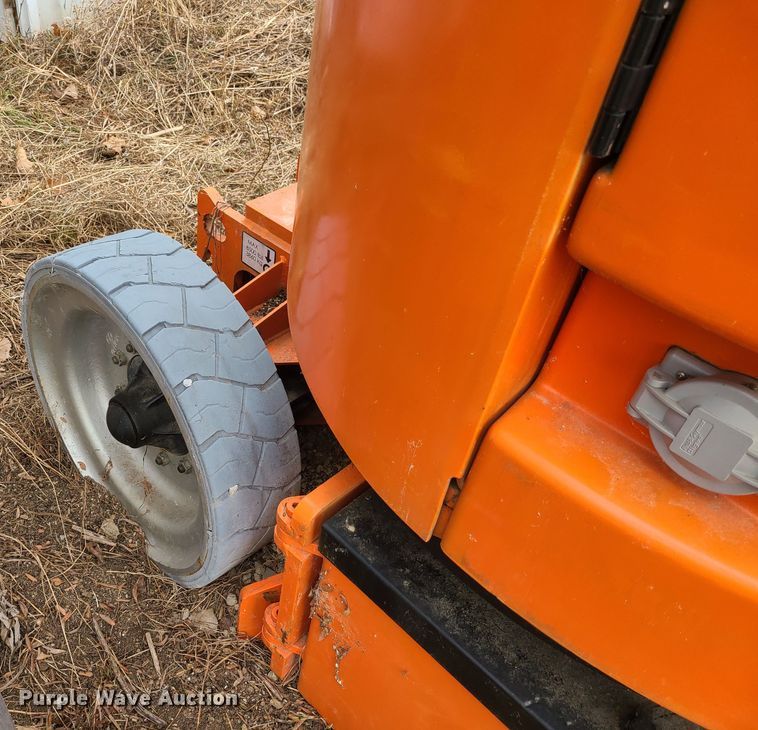 image for item JW9788 2007 JLG E300AJ  boom lift