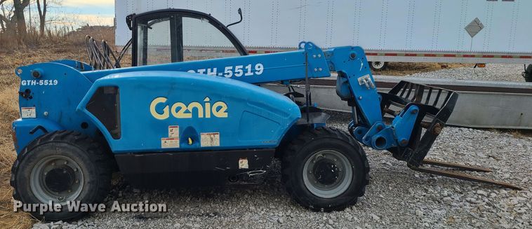image for item JW9795 2015 Genie GTH-5519  telehandler