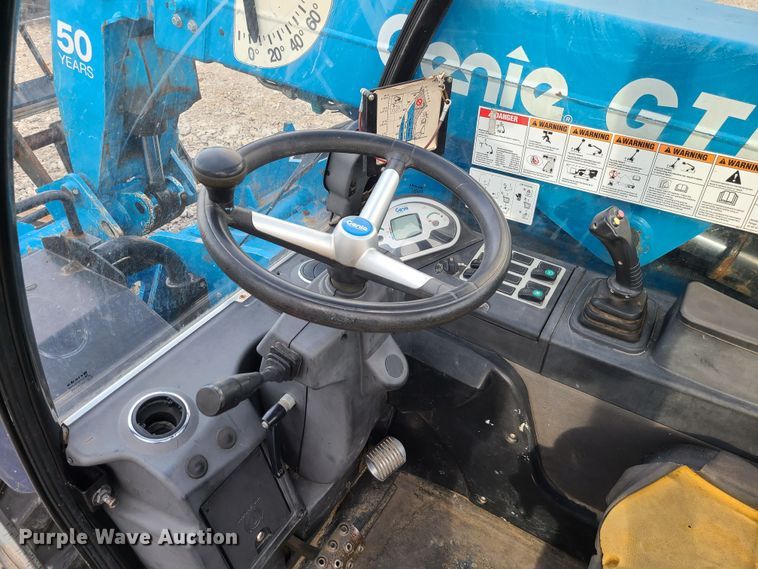 image for item JW9795 2015 Genie GTH-5519  telehandler