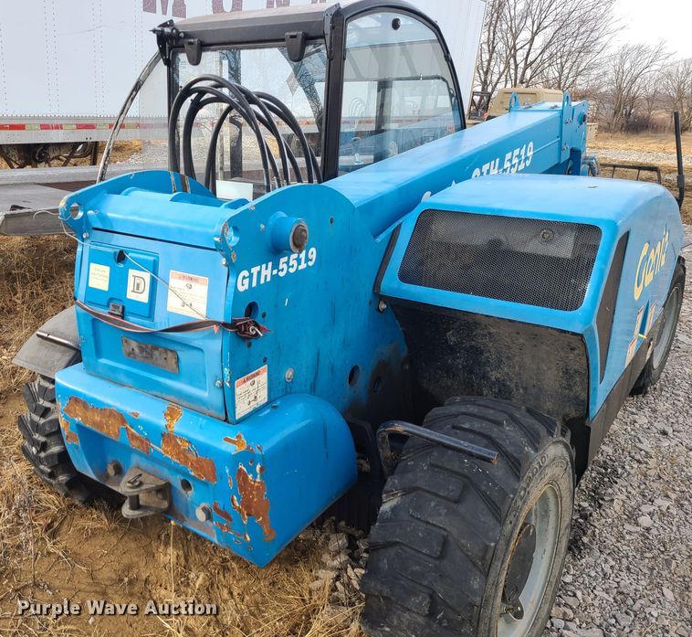 image for item JW9795 2015 Genie GTH-5519  telehandler