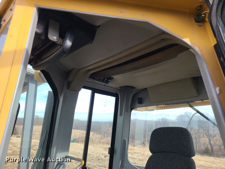 image for item JW9799 2005 Caterpillar D3G LGP  dozer