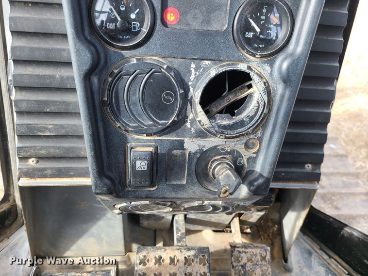 image for item JW9799 2005 Caterpillar D3G LGP  dozer