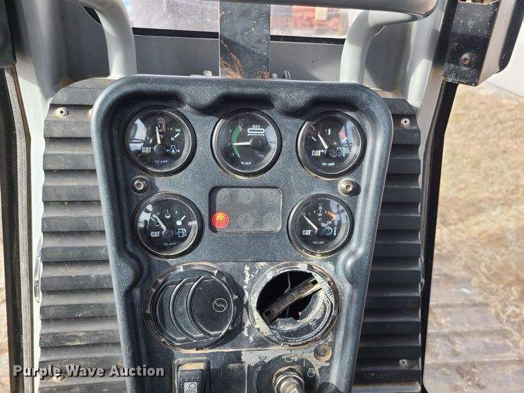 image for item JW9799 2005 Caterpillar D3G LGP  dozer