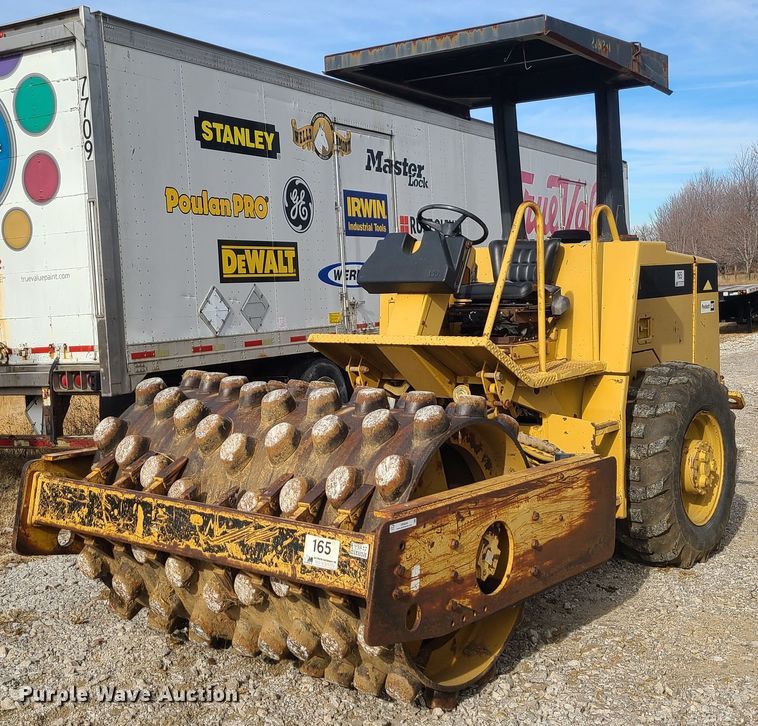 image for item JW9800 1996 Caterpillar CP433C  single drum roller