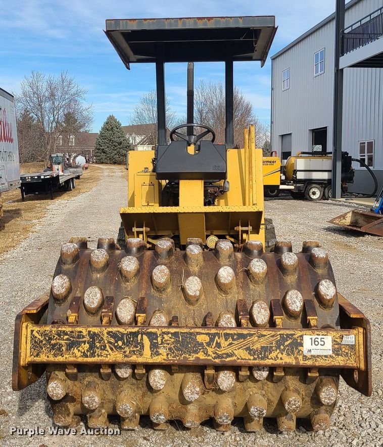 image for item JW9800 1996 Caterpillar CP433C  single drum roller