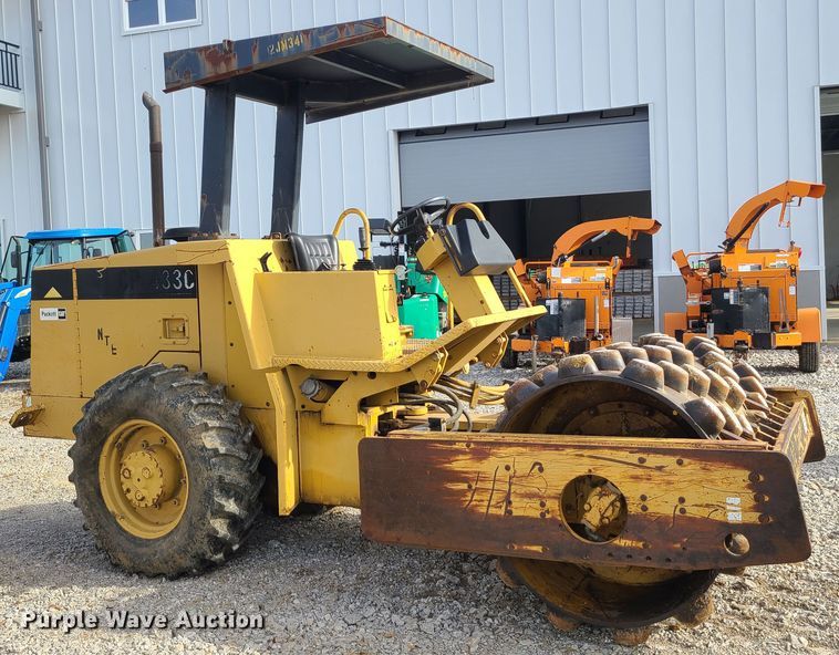 image for item JW9800 1996 Caterpillar CP433C  single drum roller