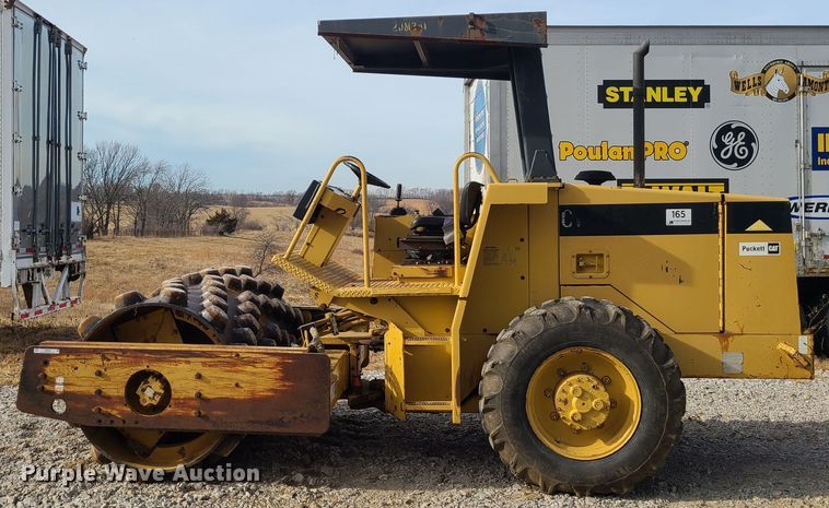 image for item JW9800 1996 Caterpillar CP433C  single drum roller