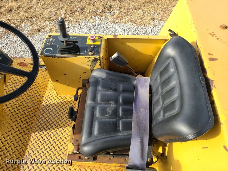 image for item JW9800 1996 Caterpillar CP433C  single drum roller