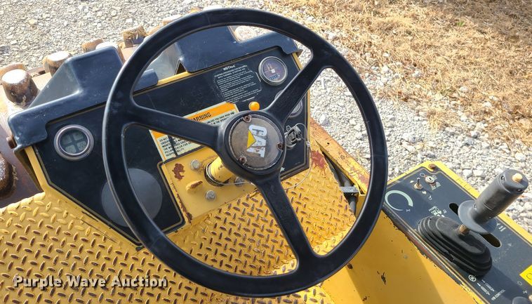 image for item JW9800 1996 Caterpillar CP433C  single drum roller