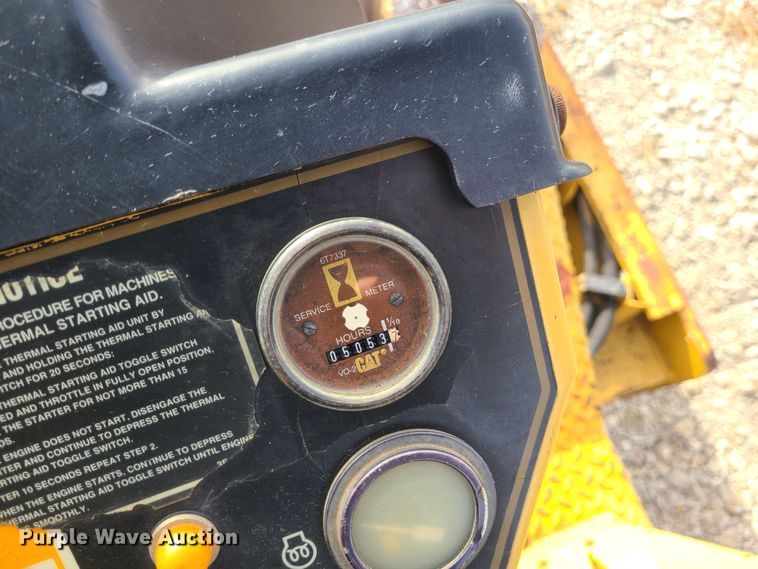 image for item JW9800 1996 Caterpillar CP433C  single drum roller