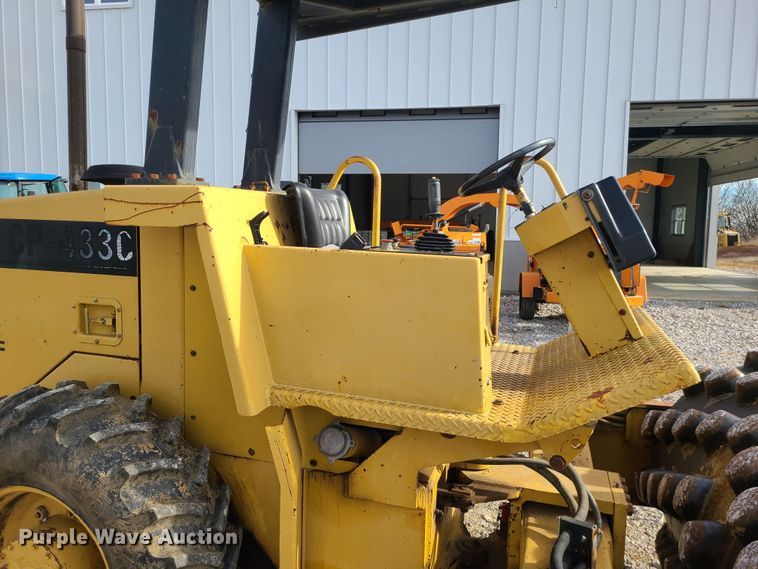 image for item JW9800 1996 Caterpillar CP433C  single drum roller