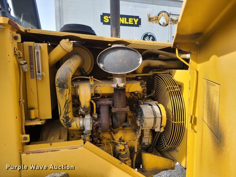 image for item JW9800 1996 Caterpillar CP433C  single drum roller