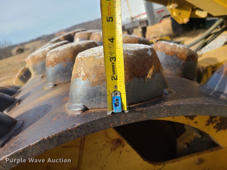 image for item JW9800 1996 Caterpillar CP433C  single drum roller