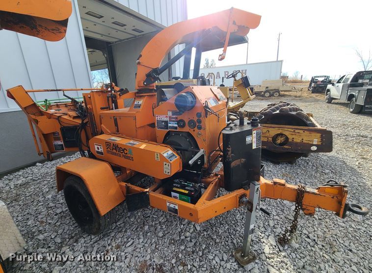 image for item JW9801 2010 Altec CFD1217  wood chipper