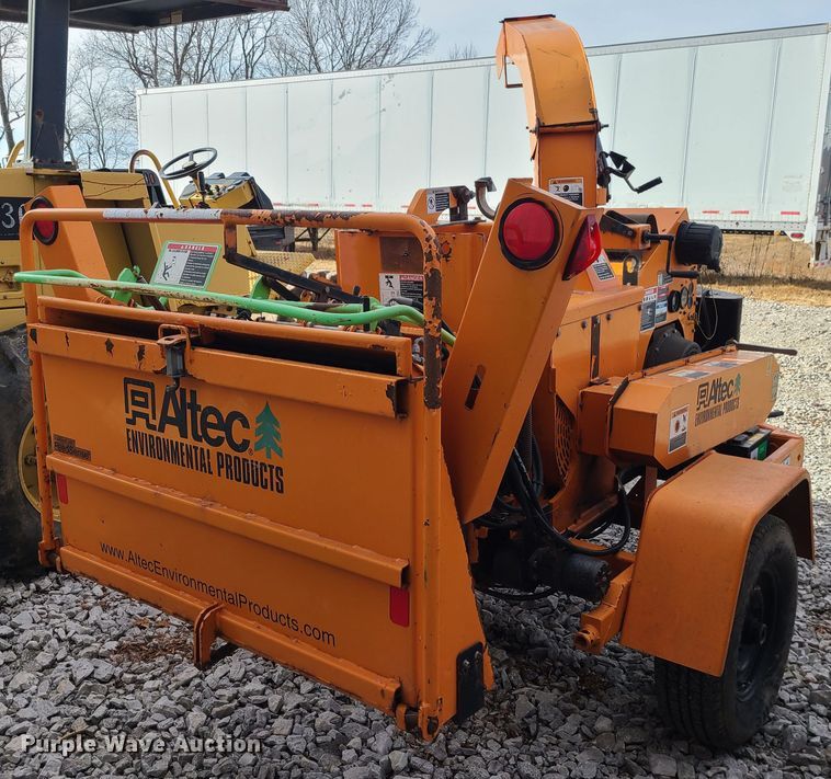 image for item JW9801 2010 Altec CFD1217  wood chipper
