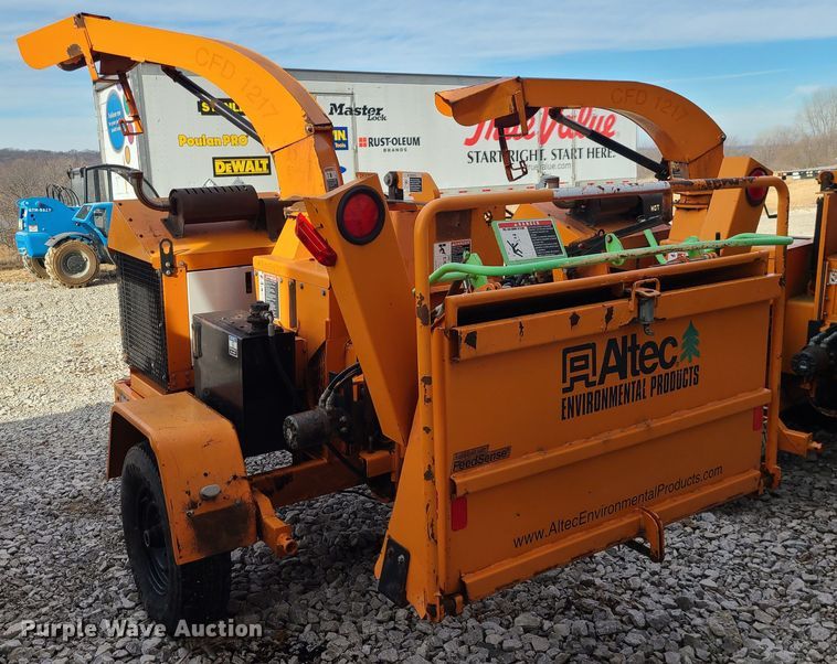 image for item JW9801 2010 Altec CFD1217  wood chipper