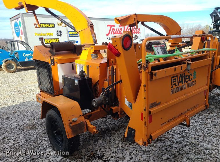 image for item JW9801 2010 Altec CFD1217  wood chipper