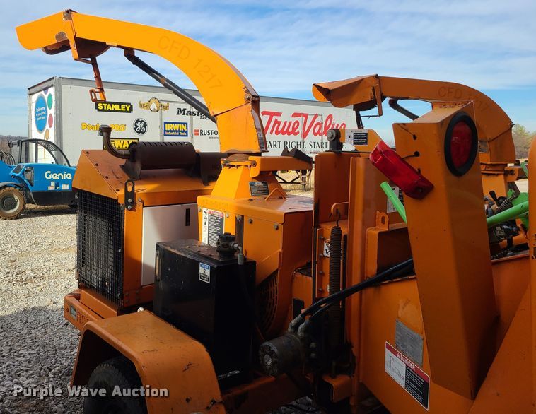 image for item JW9801 2010 Altec CFD1217  wood chipper