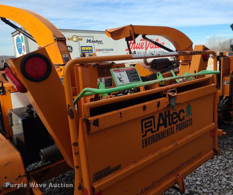 image for item JW9801 2010 Altec CFD1217  wood chipper