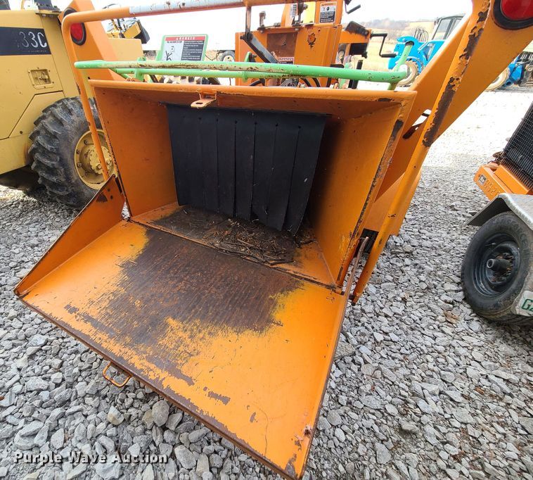 image for item JW9801 2010 Altec CFD1217  wood chipper