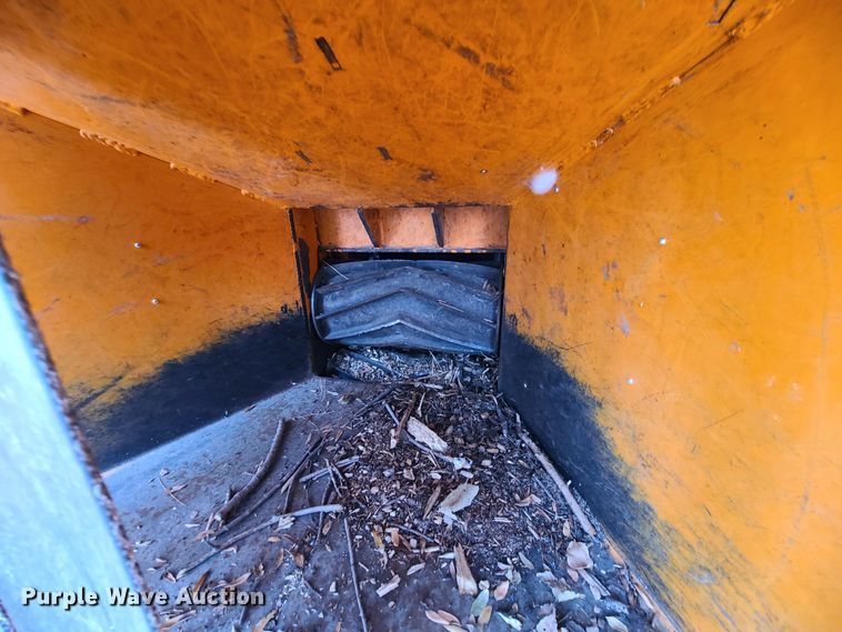 image for item JW9801 2010 Altec CFD1217  wood chipper