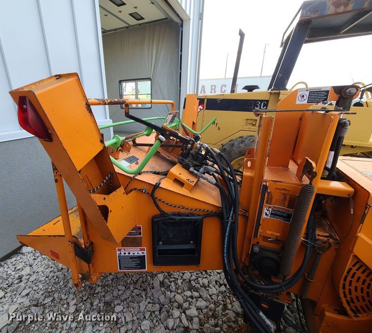 image for item JW9801 2010 Altec CFD1217  wood chipper