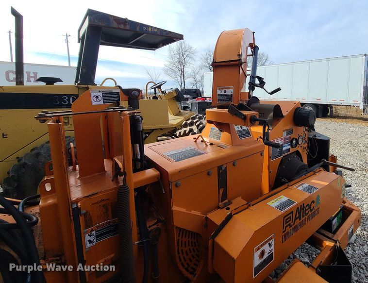image for item JW9801 2010 Altec CFD1217  wood chipper