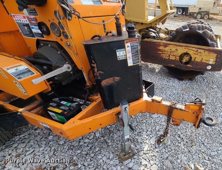 image for item JW9801 2010 Altec CFD1217  wood chipper