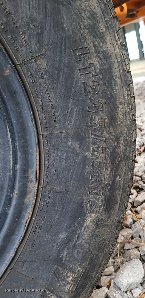 image for item JW9801 2010 Altec CFD1217  wood chipper