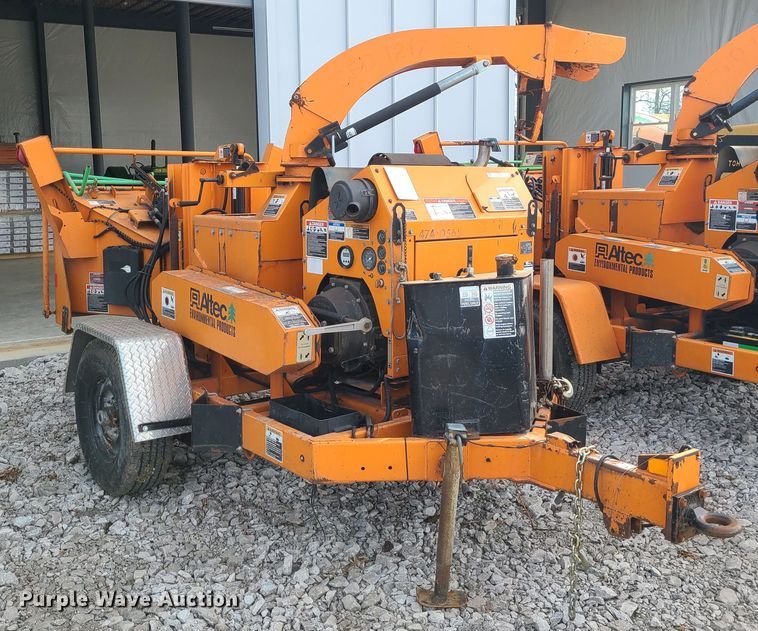 image for item JW9802 2011 Altec CFD1217  wood chipper