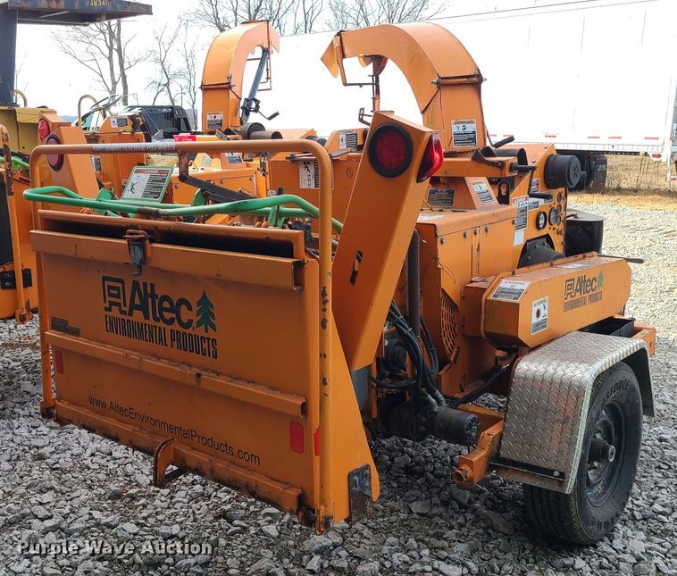image for item JW9802 2011 Altec CFD1217  wood chipper