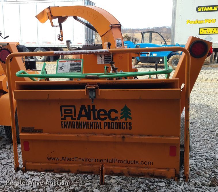 image for item JW9802 2011 Altec CFD1217  wood chipper