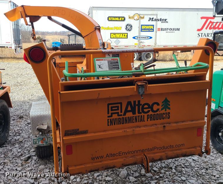 image for item JW9802 2011 Altec CFD1217  wood chipper