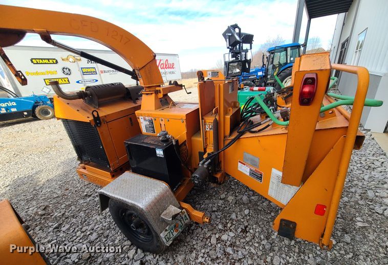 image for item JW9802 2011 Altec CFD1217  wood chipper