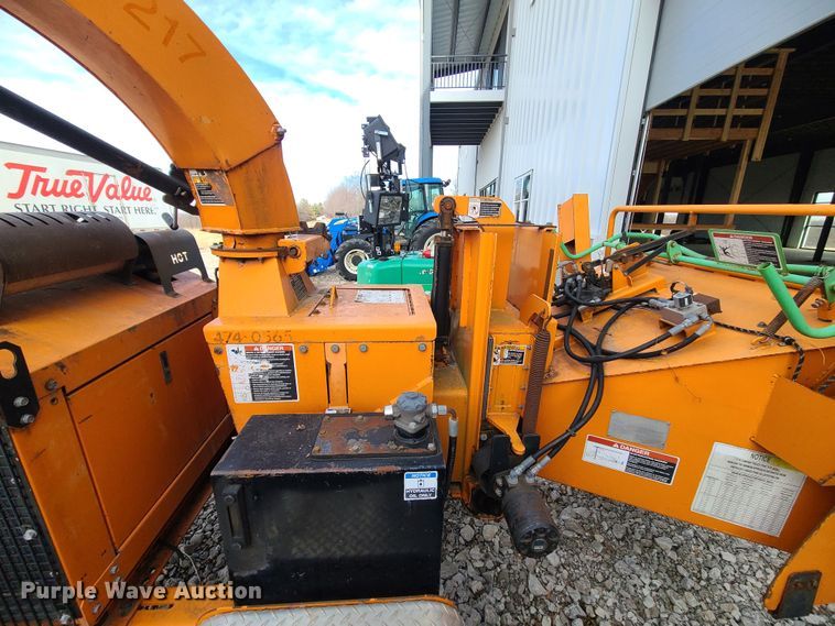 image for item JW9802 2011 Altec CFD1217  wood chipper