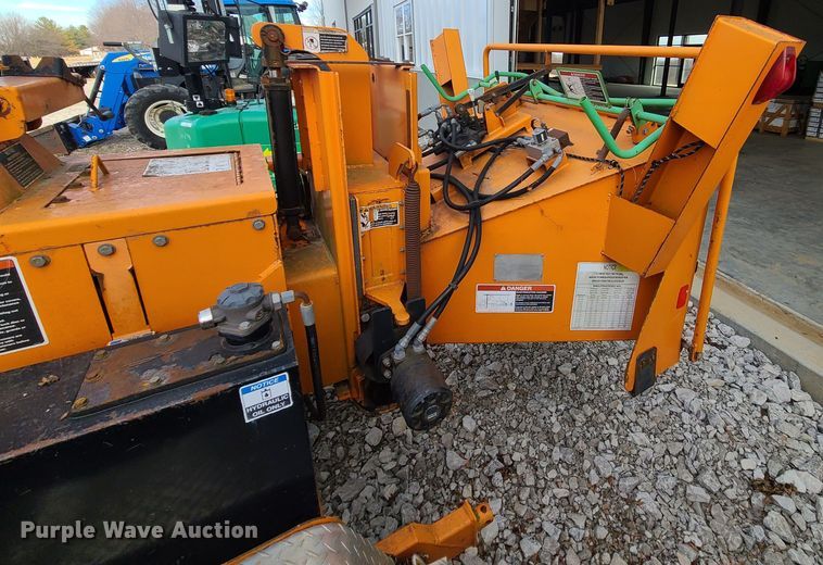 image for item JW9802 2011 Altec CFD1217  wood chipper
