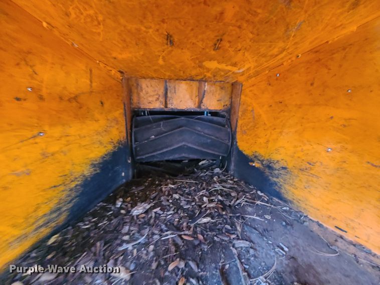 image for item JW9802 2011 Altec CFD1217  wood chipper