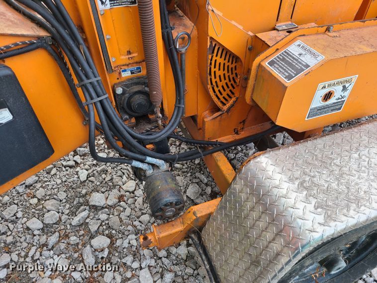 image for item JW9802 2011 Altec CFD1217  wood chipper